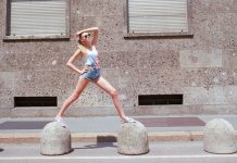 The Model Method : How to Improve Posture and Lengthen the Figure with the Last Frontier Of Fitness model-method-migliorare-postura